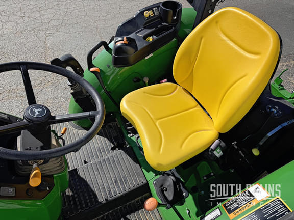 Image of John Deere 5067E equipment image 4