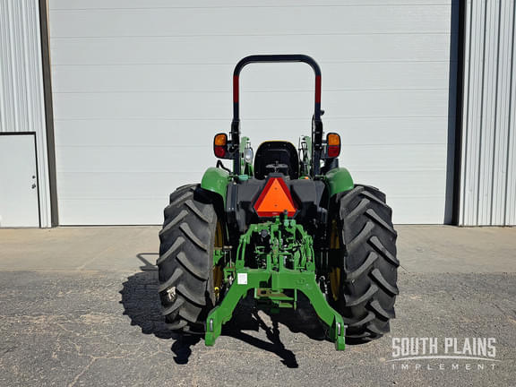 Image of John Deere 5067E equipment image 3