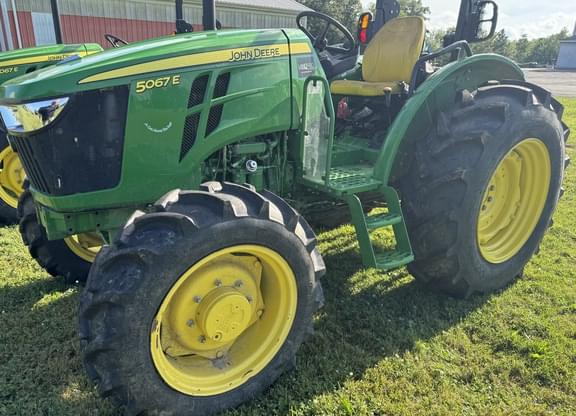 Image of John Deere 5067E equipment image 2