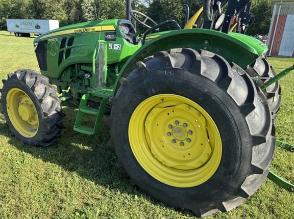 Image of John Deere 5067E equipment image 3