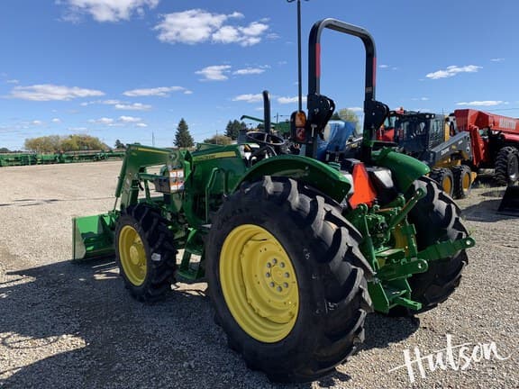 Image of John Deere 5067E equipment image 4