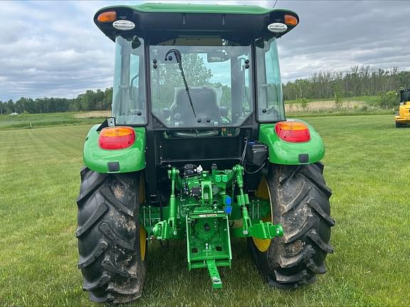 Image of John Deere 5067E equipment image 3