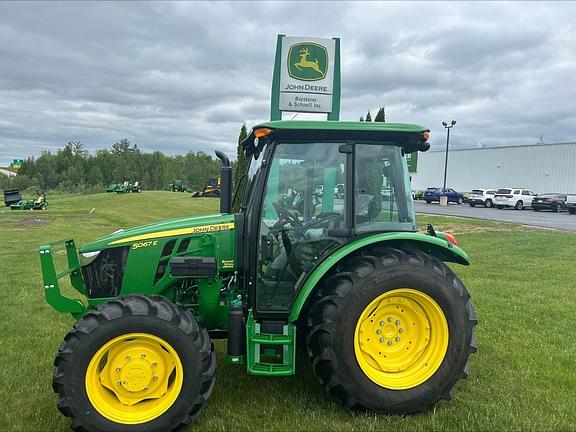 Image of John Deere 5067E equipment image 2