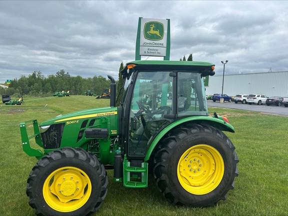 Image of John Deere 5067E equipment image 2
