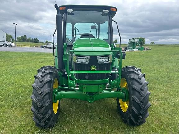 Image of John Deere 5067E equipment image 4