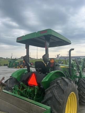 Image of John Deere 5067E equipment image 3
