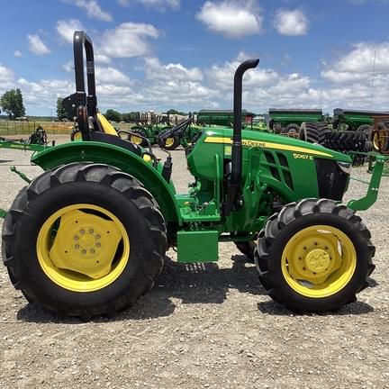 Image of John Deere 5067E equipment image 3