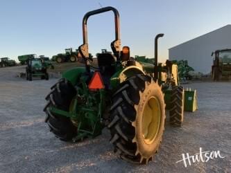 Image of John Deere 5067E equipment image 3