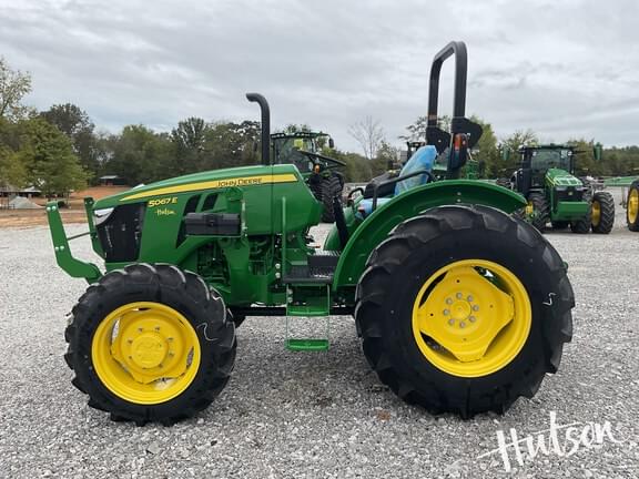 Image of John Deere 5067E equipment image 4