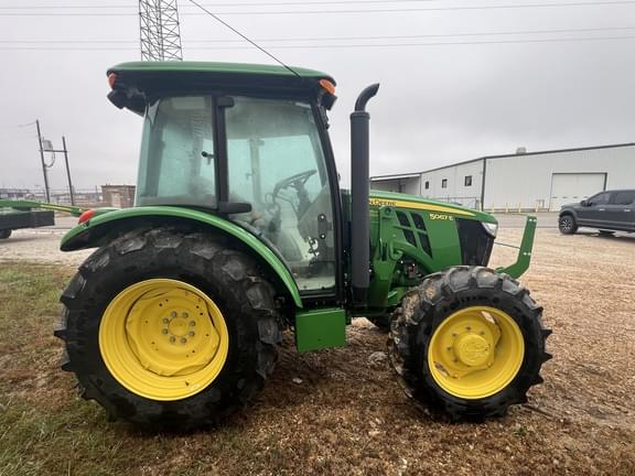 Image of John Deere 5067E equipment image 4
