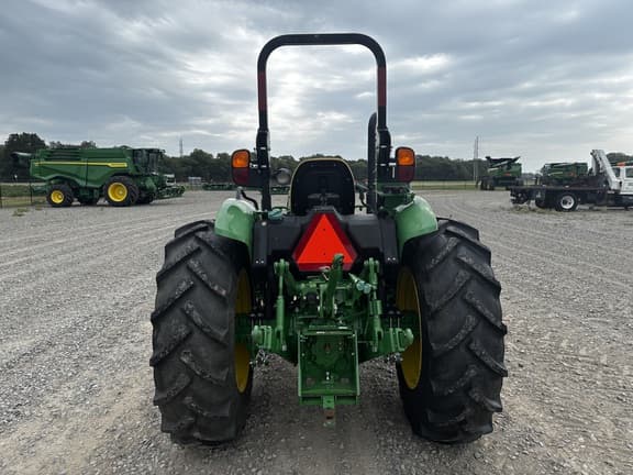 Image of John Deere 5067E equipment image 3