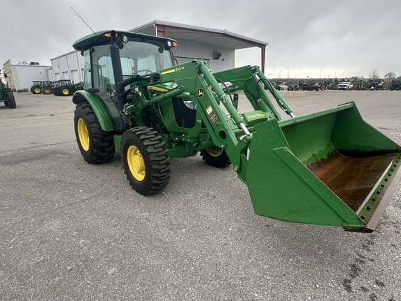 Image of John Deere 5067E equipment image 3