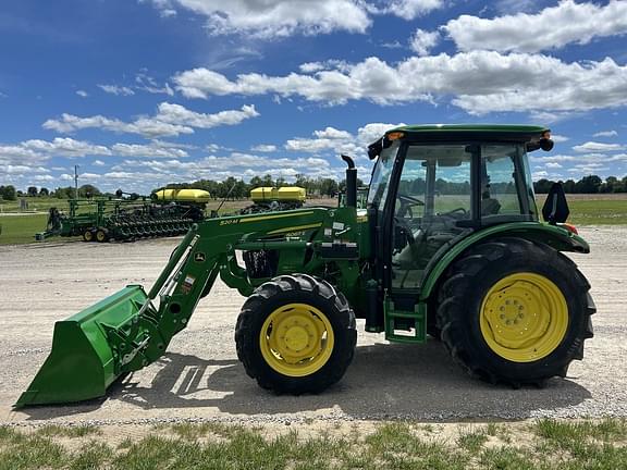 Image of John Deere 5067E equipment image 2