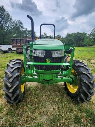 Image of John Deere 5067E equipment image 3