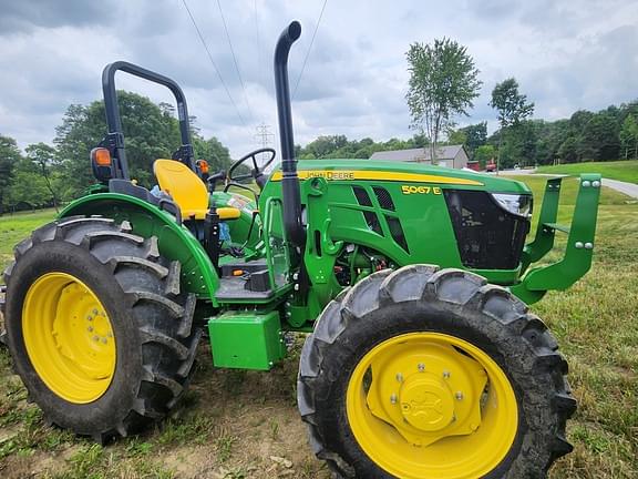 Image of John Deere 5067E equipment image 2