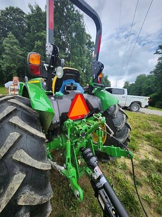 Image of John Deere 5067E equipment image 4