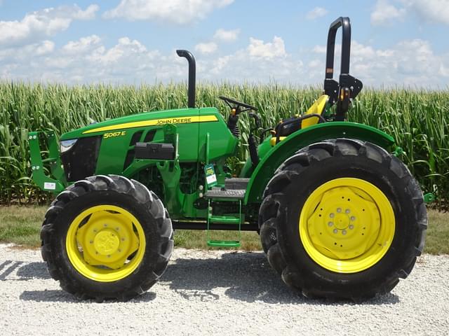Image of John Deere 5067E equipment image 2