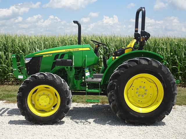 Image of John Deere 5067E equipment image 2