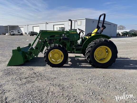 Image of John Deere 5067E equipment image 3
