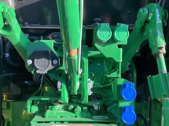 Image of John Deere 5067E equipment image 4