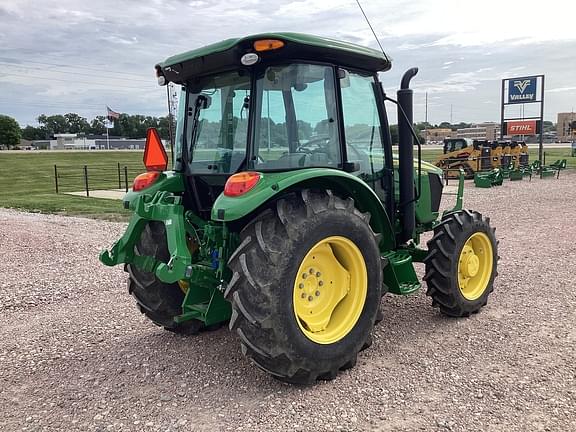 Image of John Deere 5067E equipment image 3