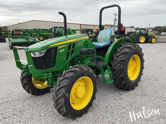 Image of John Deere 5067E equipment image 1