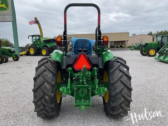Image of John Deere 5067E equipment image 3