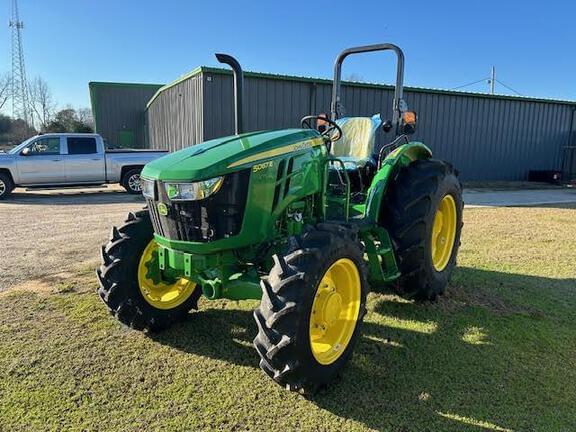 Image of John Deere 5067E equipment image 4