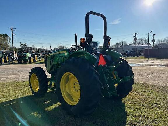 Image of John Deere 5067E equipment image 3