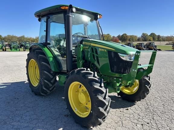Image of John Deere 5067E equipment image 3