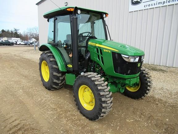 Image of John Deere 5067E equipment image 3