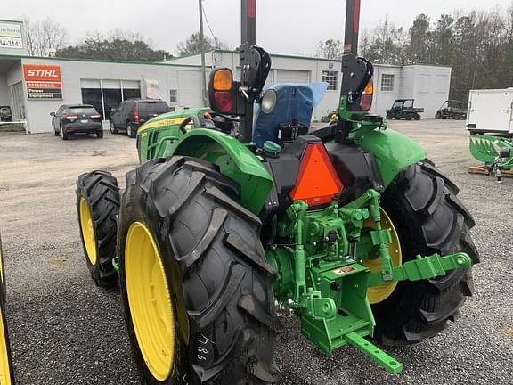 Image of John Deere 5067E equipment image 3