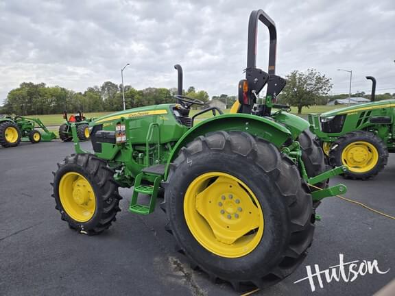 Image of John Deere 5067E equipment image 3
