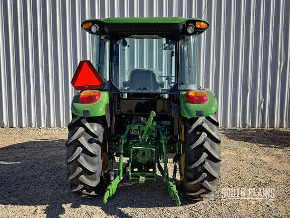 Image of John Deere 5067E equipment image 3
