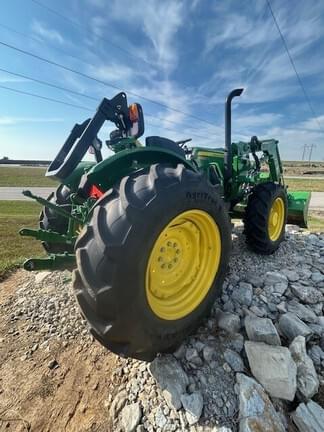 Image of John Deere 5067E equipment image 4