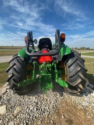 Image of John Deere 5067E equipment image 3