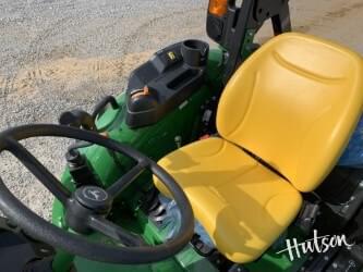 Image of John Deere 5067E equipment image 3