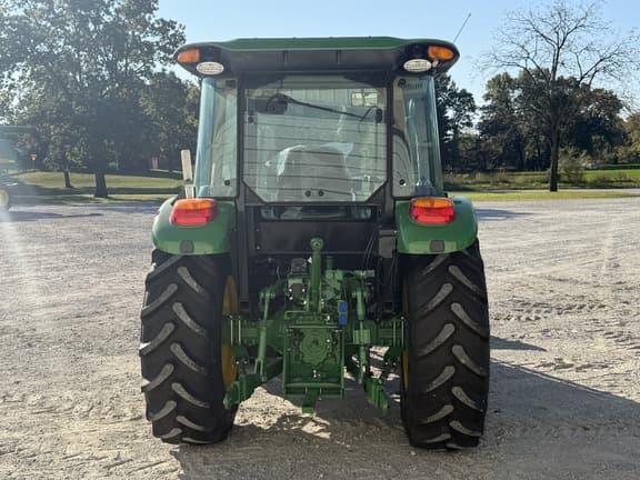 Image of John Deere 5067E equipment image 3