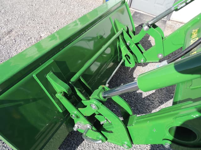 Image of John Deere 5067E equipment image 4