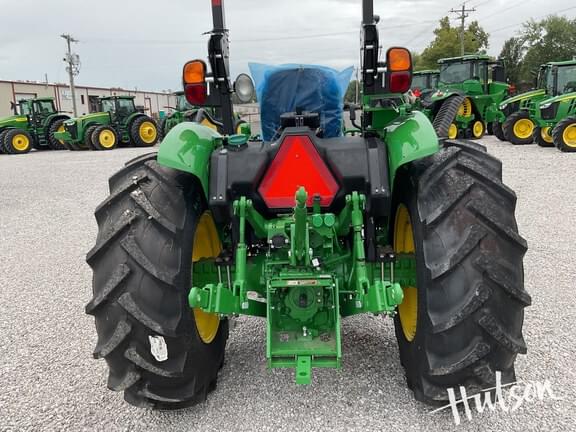 Image of John Deere 5075E equipment image 4