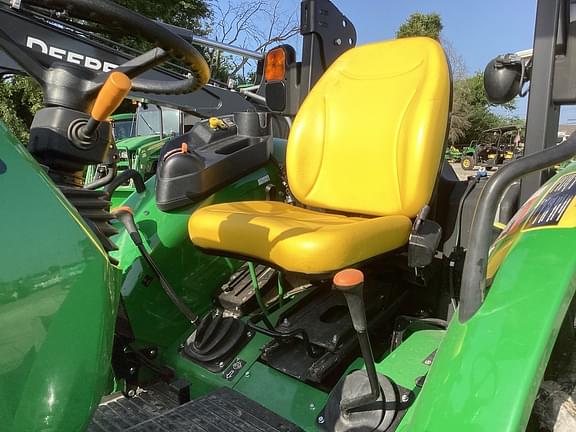 Image of John Deere 5075E equipment image 4