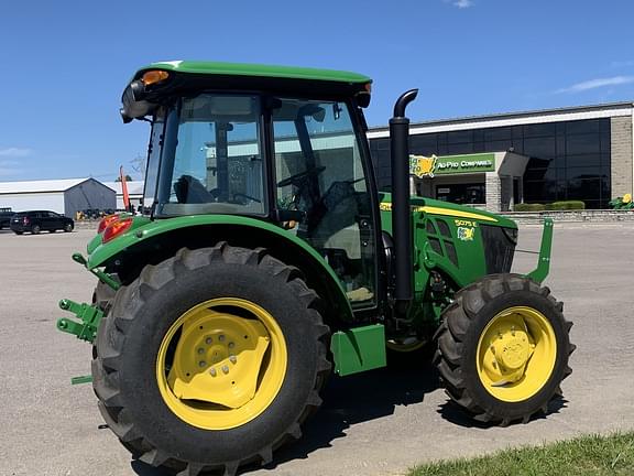 Image of John Deere 5075E equipment image 3