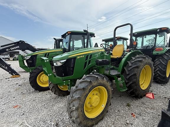 Image of John Deere 5075E equipment image 4