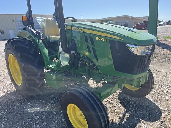 Image of John Deere 5075E equipment image 1