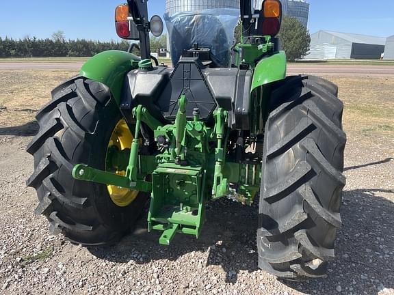 Image of John Deere 5075E equipment image 3
