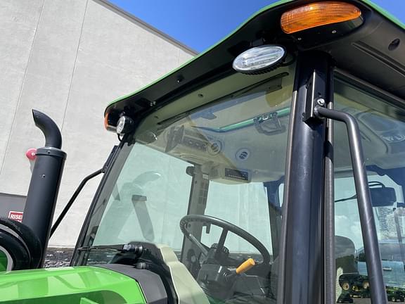 Image of John Deere 5075E equipment image 4