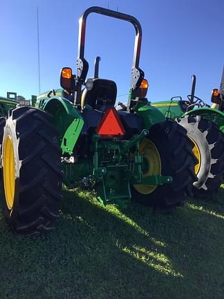 Image of John Deere 5075E equipment image 4