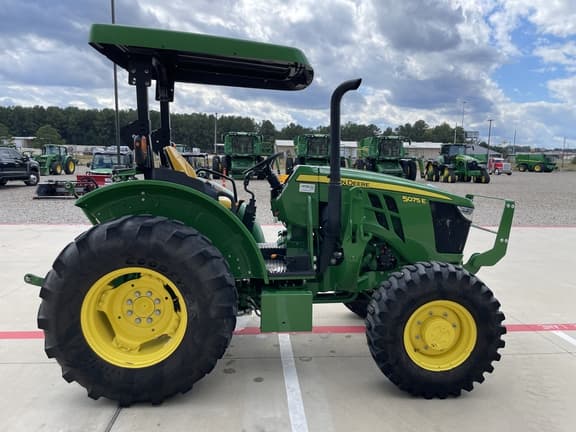 Image of John Deere 5075E equipment image 2