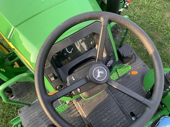 Image of John Deere 5075E equipment image 4