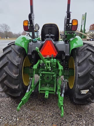 Image of John Deere 5075E equipment image 4